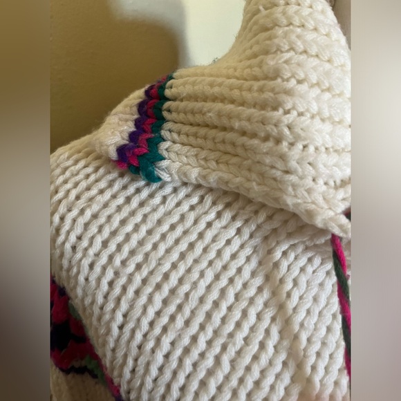 Vintage Handmade Knit Fashion Poncho - Picture 2 of 6